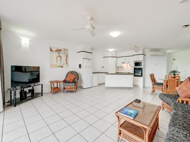 Beachfront On Trinity Apartments image