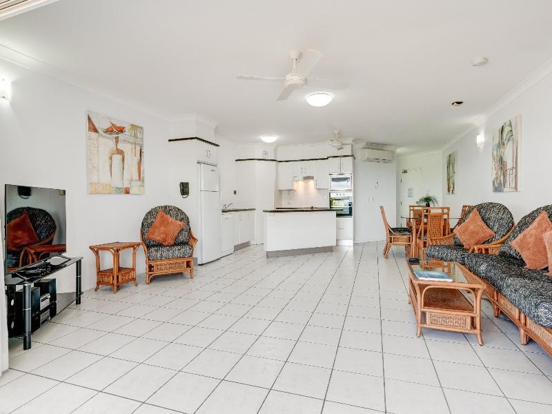 Beachfront On Trinity Apartments image
