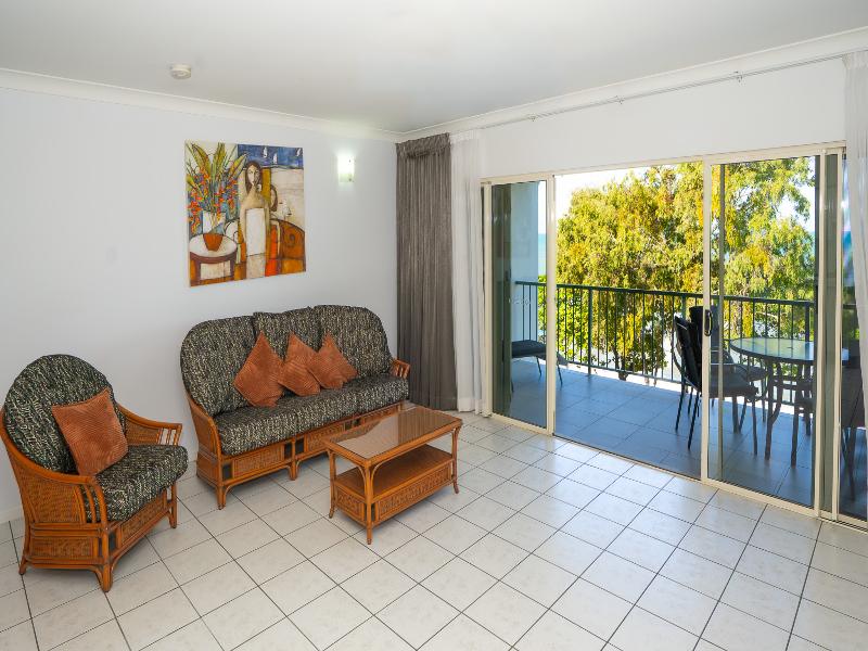 Beachfront On Trinity Apartments image