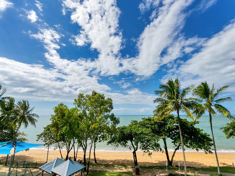 Beachfront On Trinity Apartments image