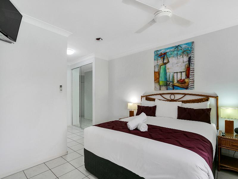 Beachfront On Trinity Apartments image