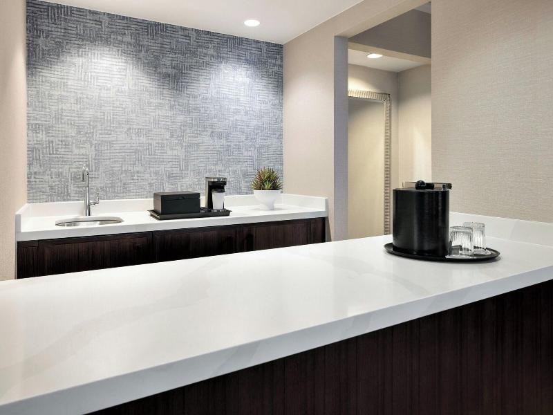 Chicago Marriott Suites Deerfield image