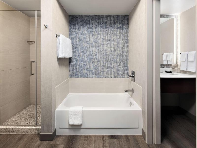 Chicago Marriott Suites Deerfield image