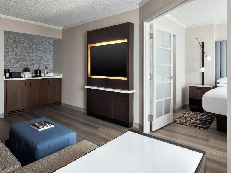 Chicago Marriott Suites Deerfield image