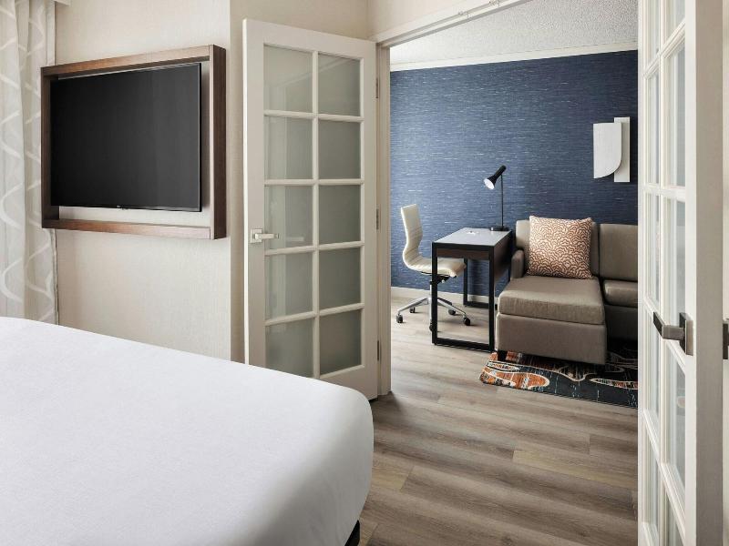 Chicago Marriott Suites Deerfield image