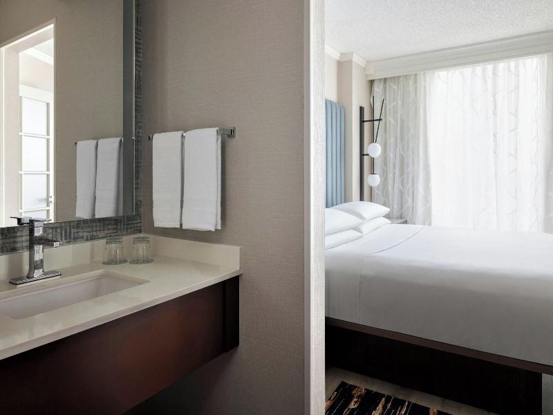 Chicago Marriott Suites Deerfield image