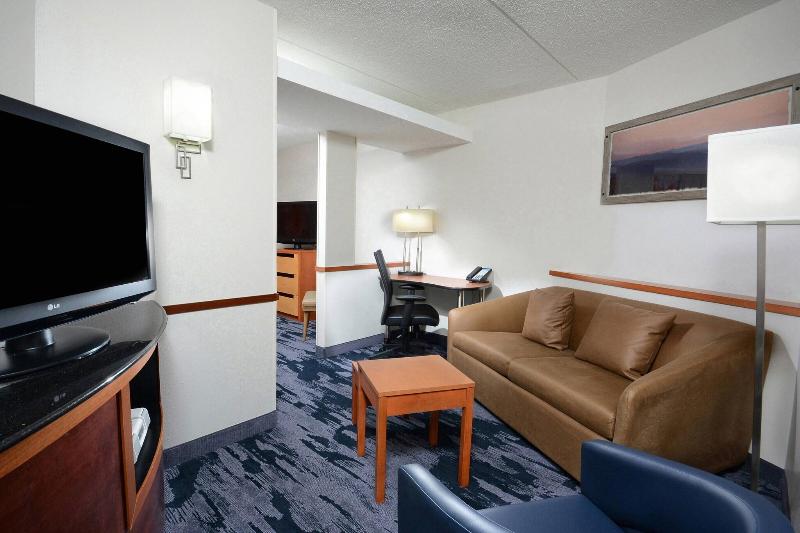 Fairfield Inn & Suites Charlottesville North image