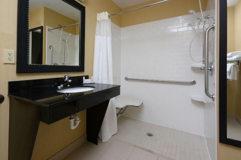 Fairfield Inn & Suites Charlottesville North image