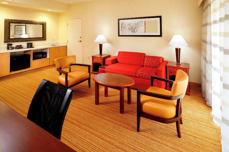 Courtyard Newark Granville image