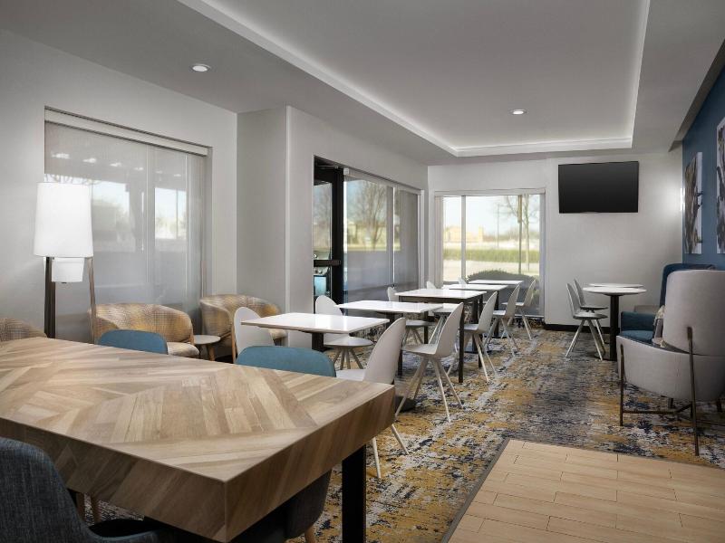 TownePlace Suites Dallas DeSoto image