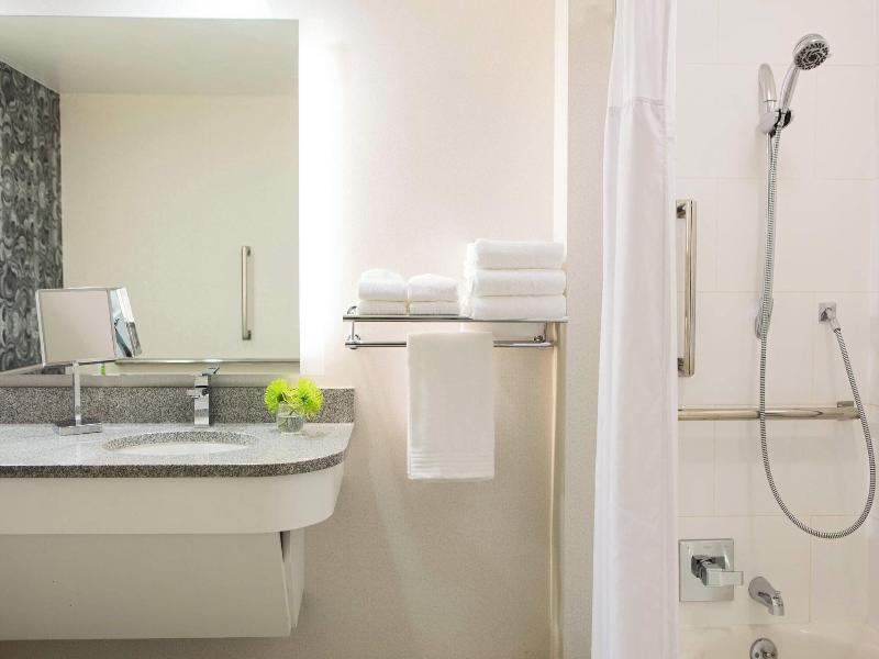 Renaissance Meadowlands Hotel image