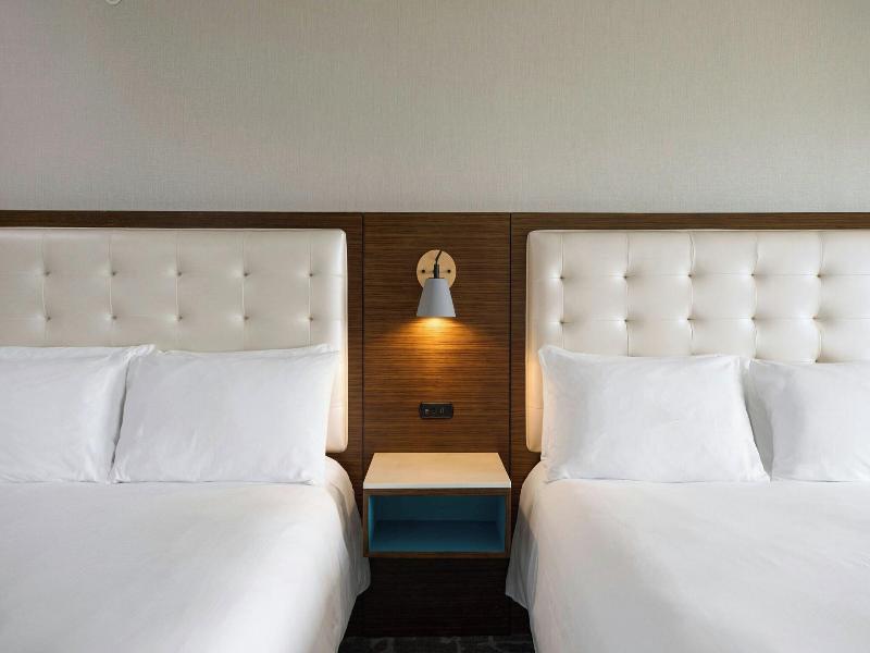 Renaissance Meadowlands Hotel image