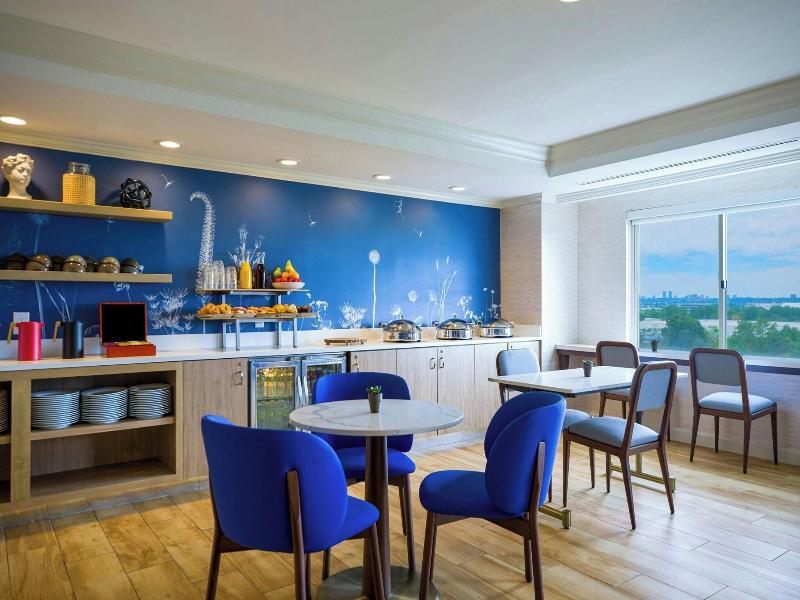 Renaissance Meadowlands Hotel image