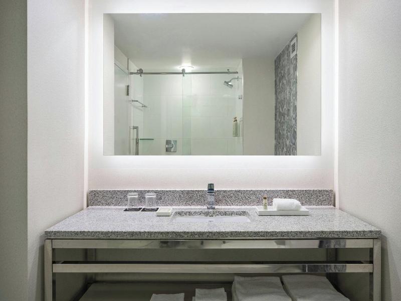 Renaissance Meadowlands Hotel image
