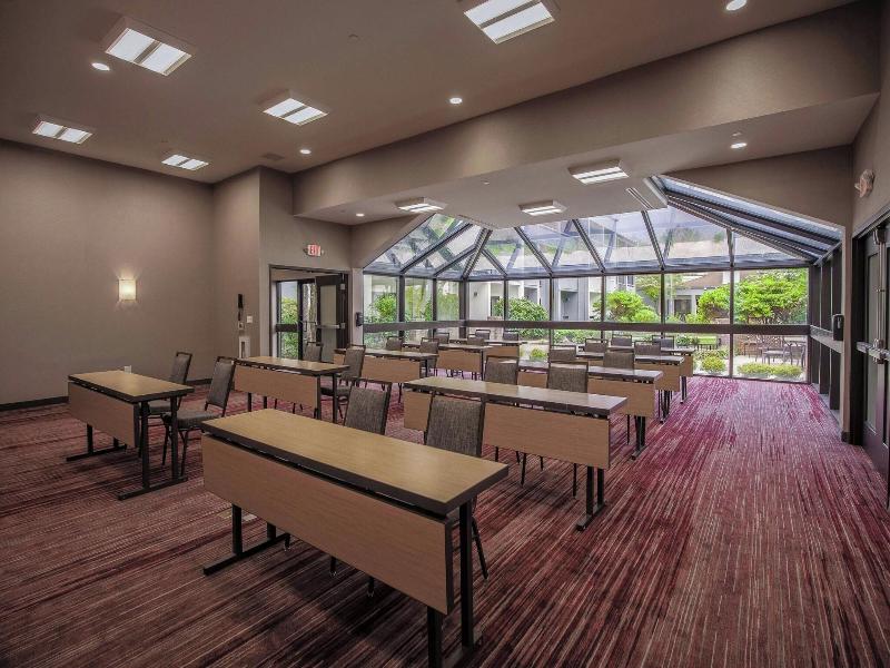 Courtyard Lincroft Red Bank image