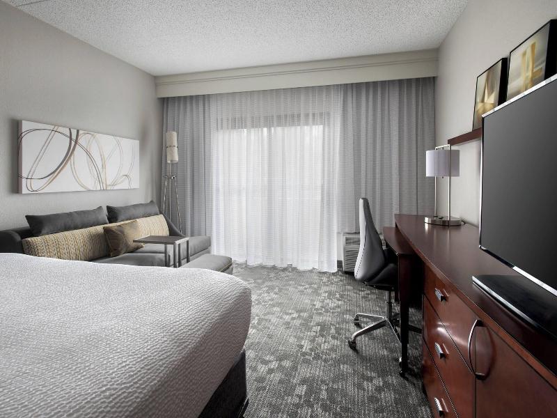 Courtyard Lincroft Red Bank image