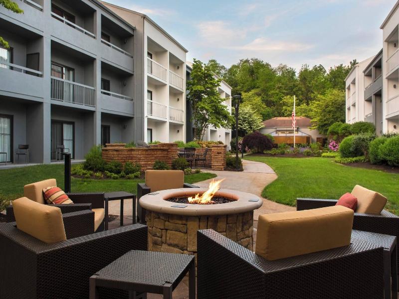 Courtyard Lincroft Red Bank image