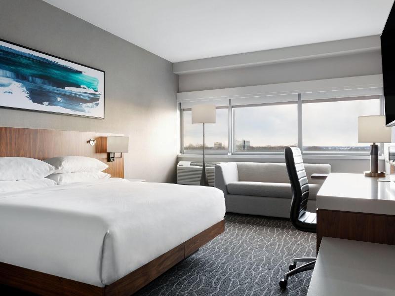 Delta Woodbridge Hotel image