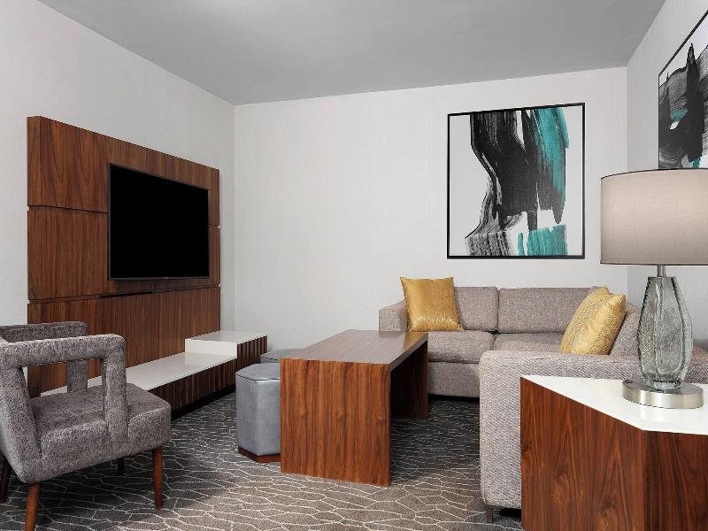 Delta Woodbridge Hotel image