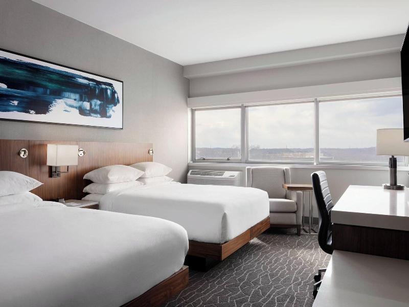 Delta Woodbridge Hotel image