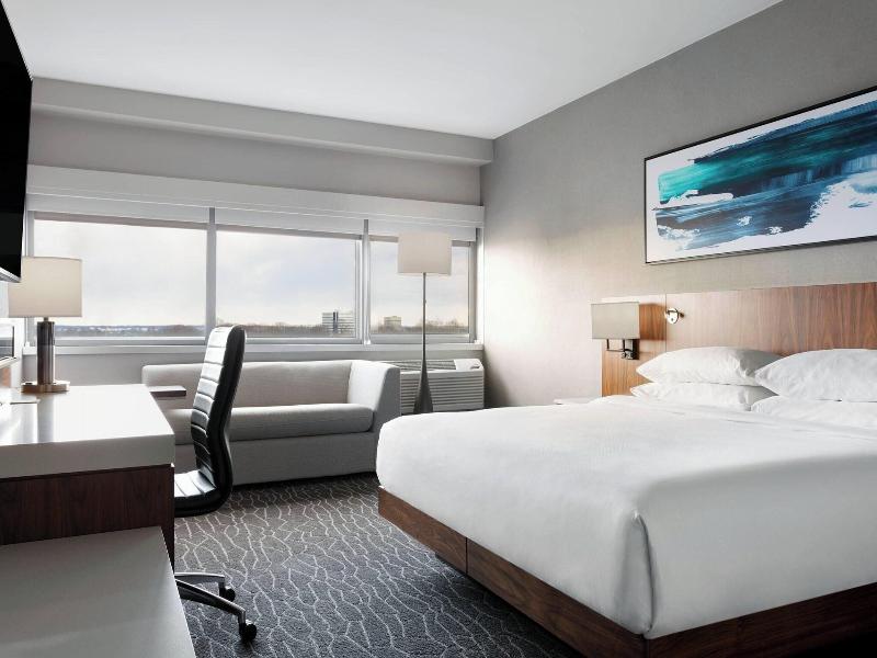 Delta Woodbridge Hotel image