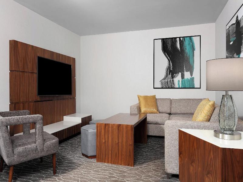 Delta Woodbridge Hotel image