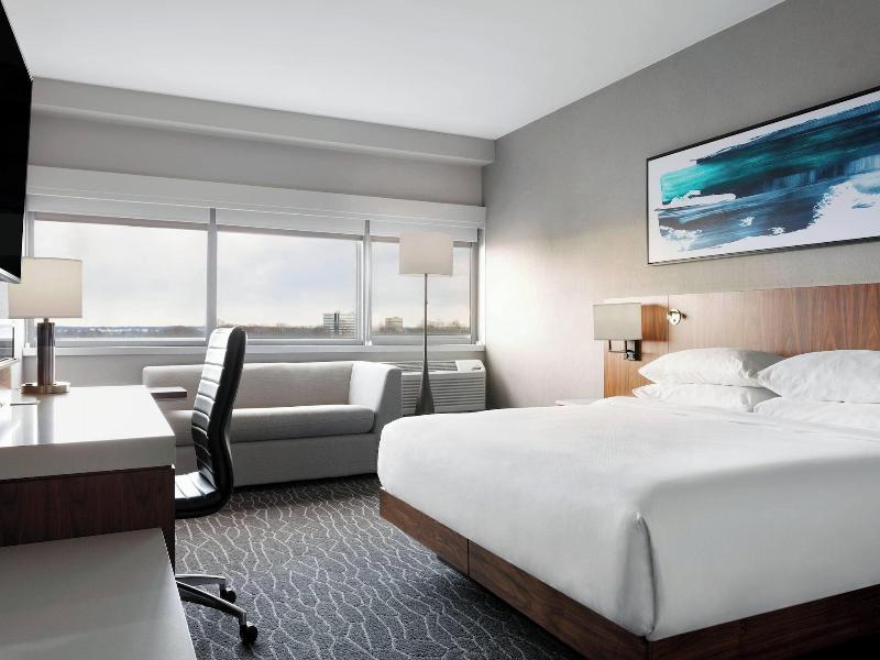 Delta Woodbridge Hotel image