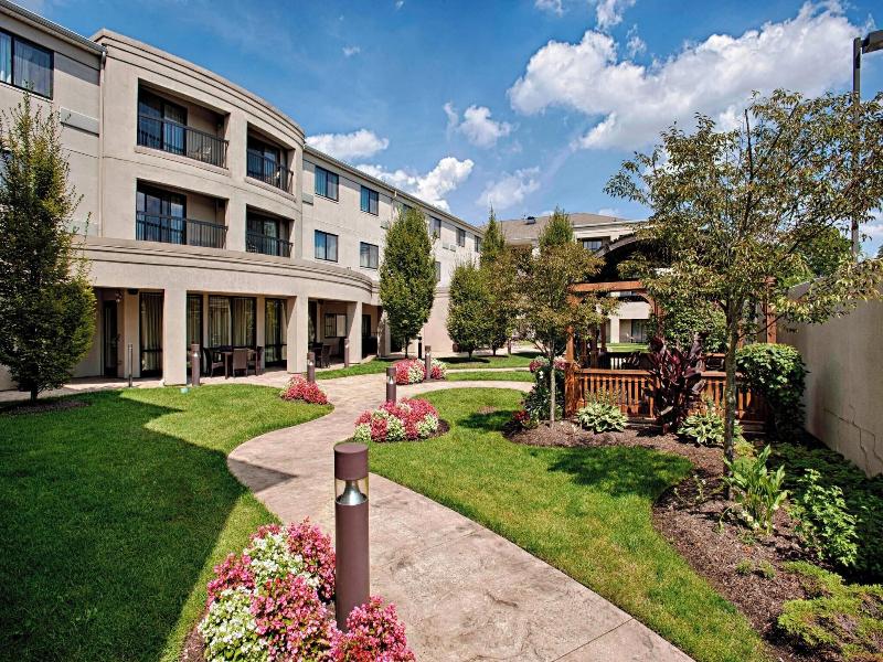 Courtyard Wall at Monmouth Shores Corporate Park image