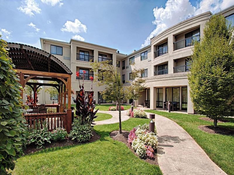 Courtyard Wall at Monmouth Shores Corporate Park image