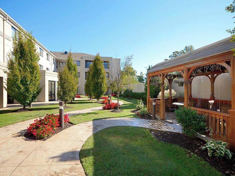 Courtyard Wall at Monmouth Shores Corporate Park image