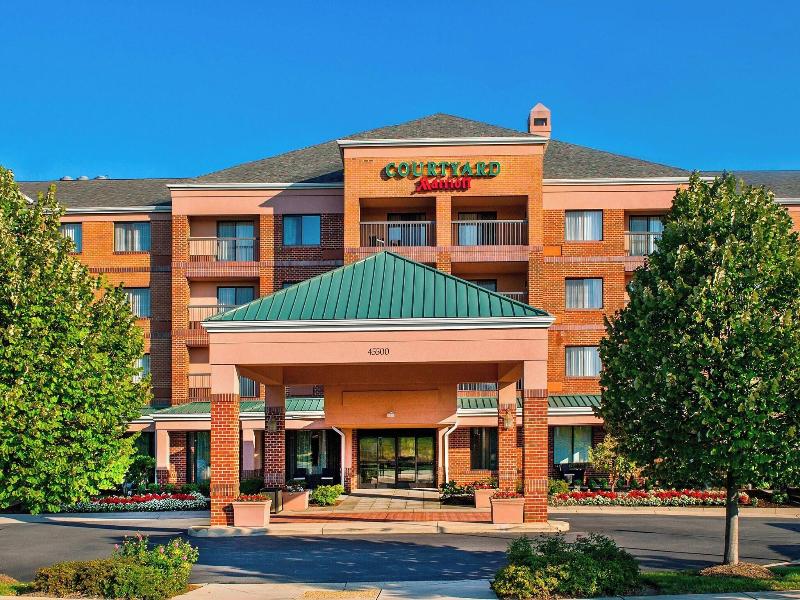 Courtyard Dulles Town Center image