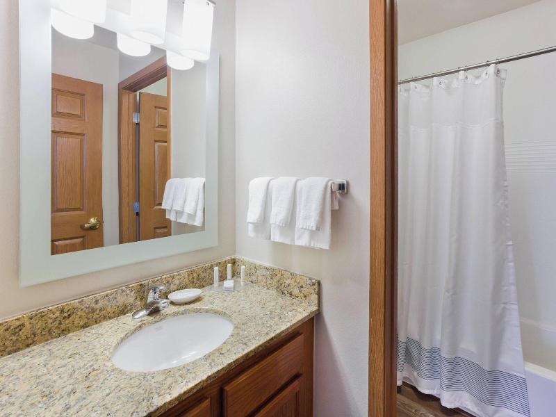 SUITE TWO DOUBLE BEDS