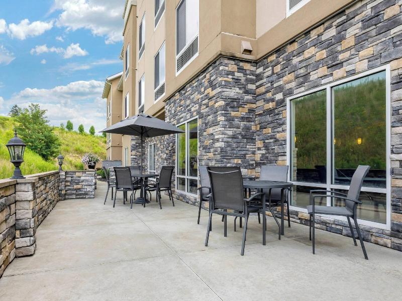 Fairfield Inn & Suites Slippery Rock image