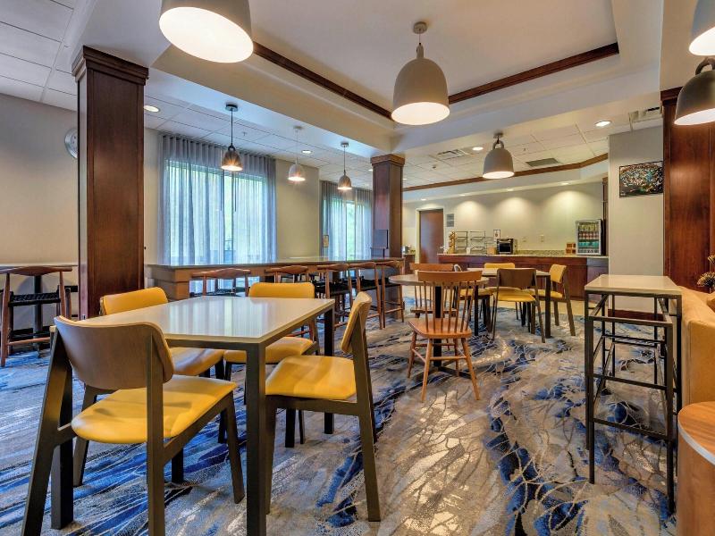 Fairfield Inn & Suites Slippery Rock image