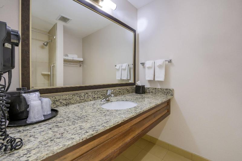 Fairfield Inn & Suites Slippery Rock image