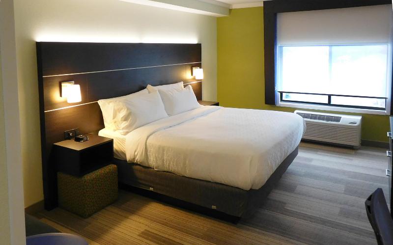 Holiday Inn Express Coventry S - West Warwick Area photo 12