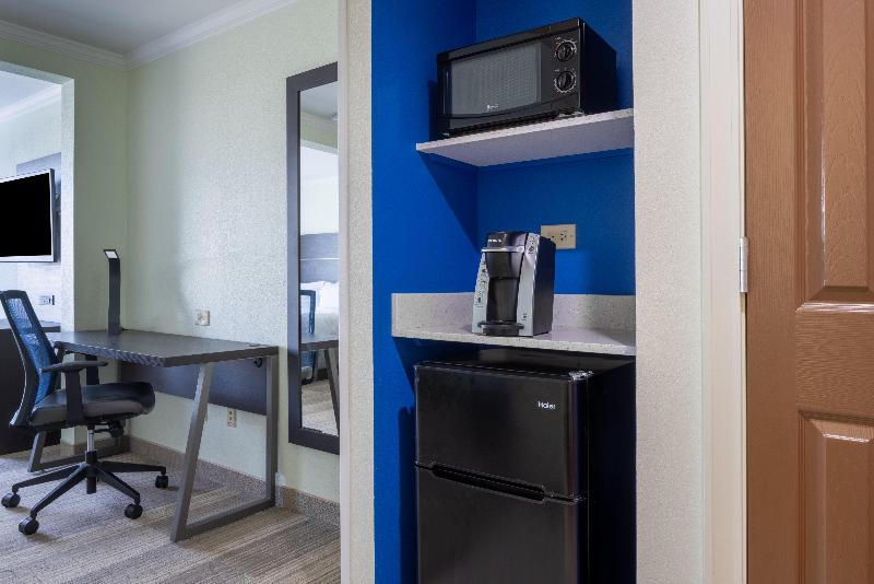 Holiday Inn Express Coventry S - West Warwick Area photo 16