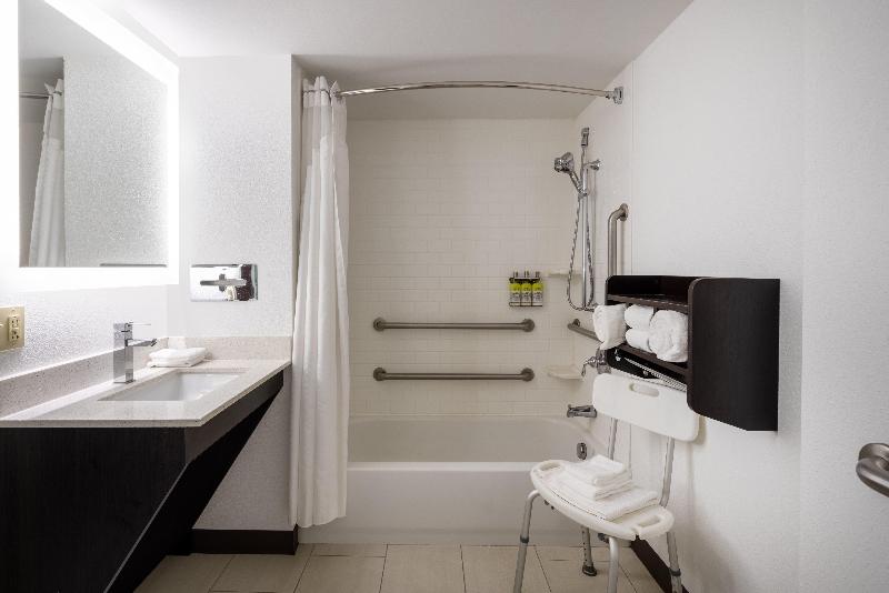 Holiday Inn Express Coventry S - West Warwick Area photo 18