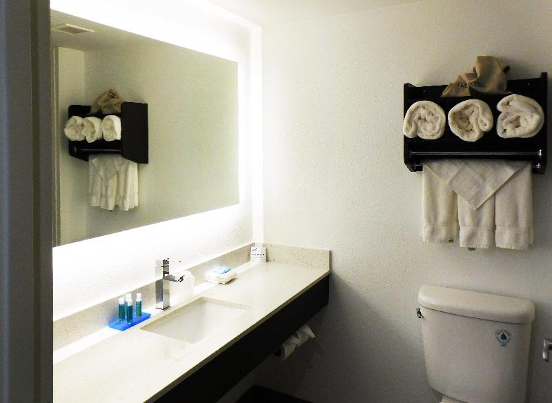 Holiday Inn Express Coventry S - West Warwick Area photo 8