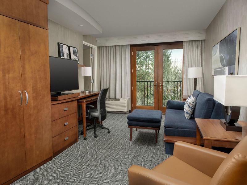 Courtyard Seattle Kirkland image