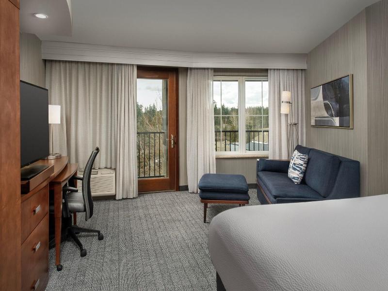 Courtyard Seattle Kirkland image