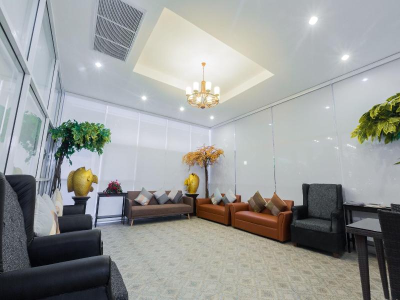 Three Seasons Place Hotel Bangkok image