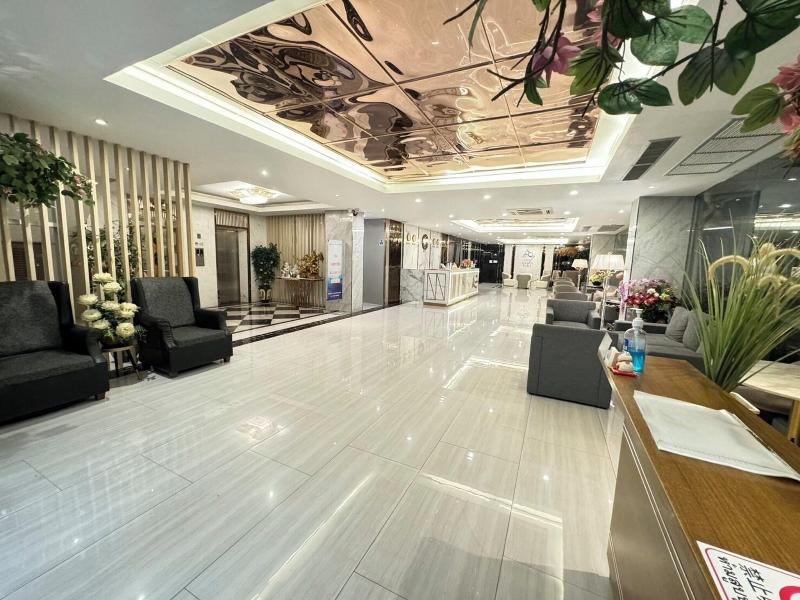 Three Seasons Place Hotel Bangkok image