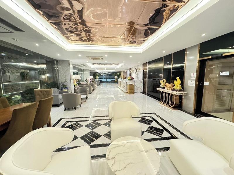 Three Seasons Place Hotel Bangkok image