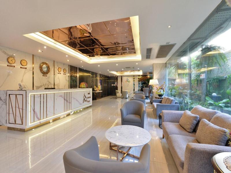 Three Seasons Place Hotel Bangkok image