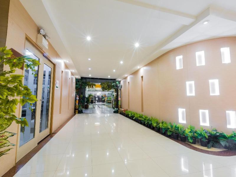 Three Seasons Place Hotel Bangkok image