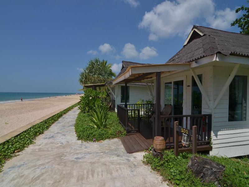 Nakara Longbeach Resort