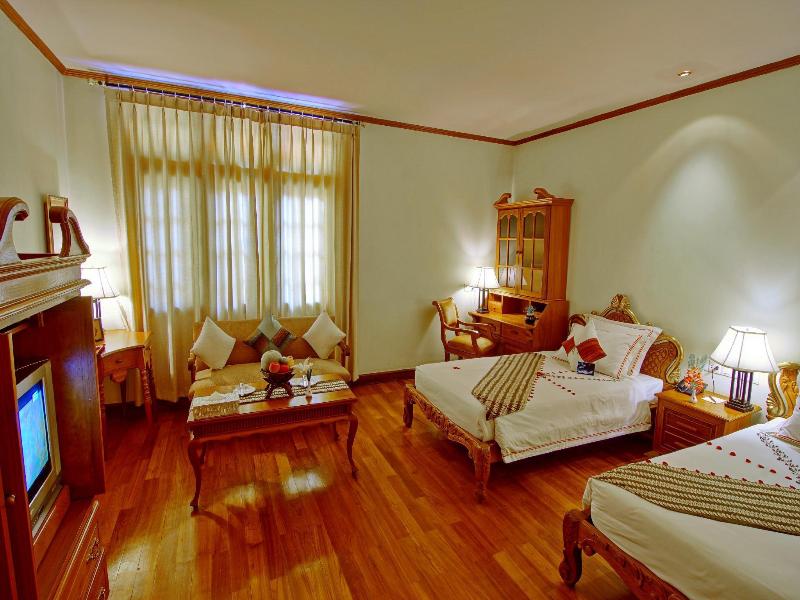 Hotel By The Red Canal image