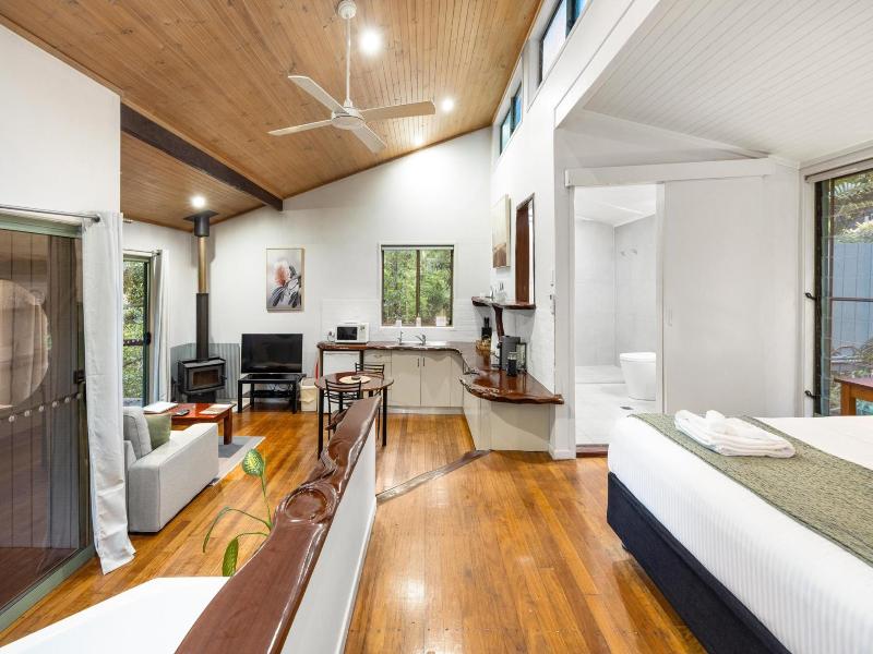 Hunchy Hideaway Hotel image