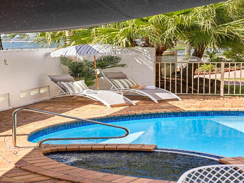 Bayview Beach Holiday Apartments image